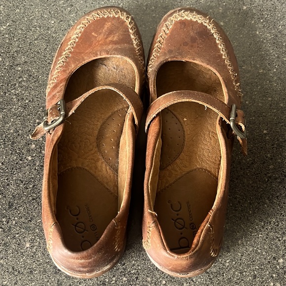 boc Mary Jane slip on leather shoes in excellent condition. Only used 2 times. - Picture 4 of 5